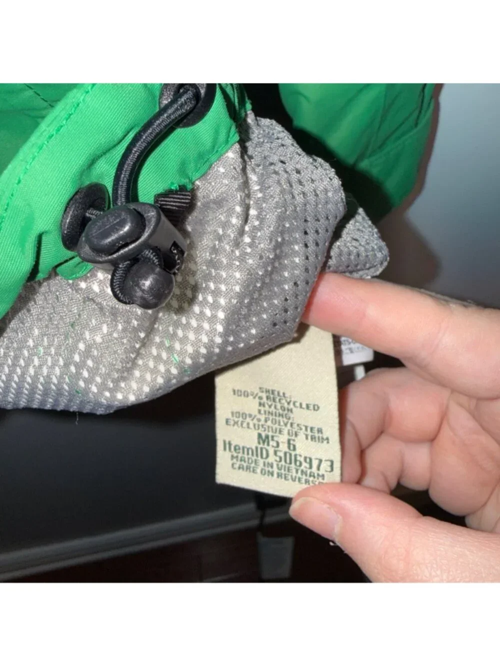 L.L.Bean Green Waterproof Jacket Hood Front Zipper Mesh Lining Size M (10-12)